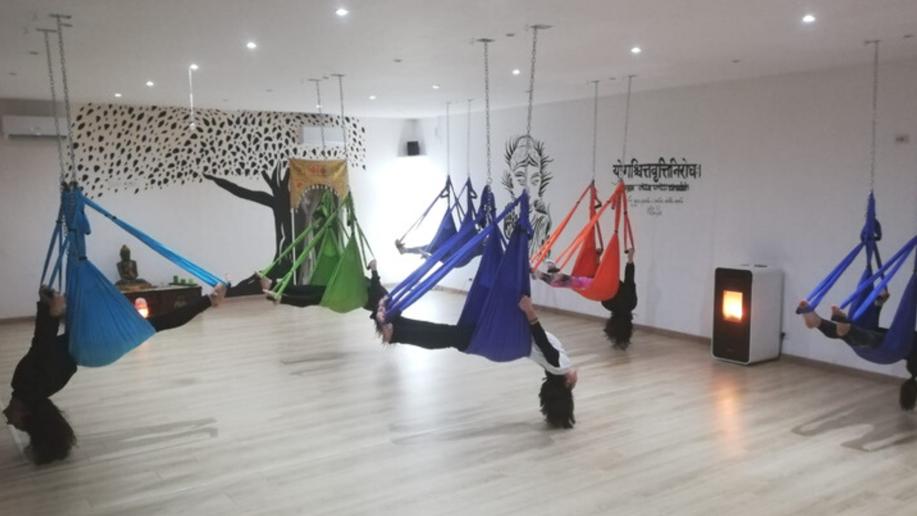 Aerial Yoga, Classi di yoga in amaca